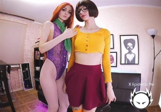 Sia Siberia - Daphne And Velma Fuck W Scoobydoo Dildo (2020/SiaSiberia.com/FullHD)