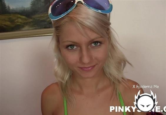Pinky June - Strapobvibrator (2020/PinkyJune.com/HD)
