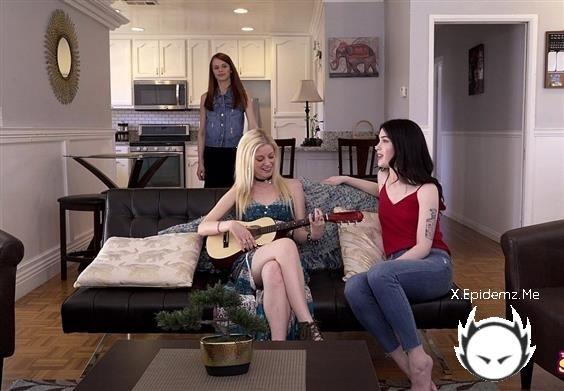 Charlotte Stokely, Evelyn Claire, Jillian Janson - Friends With Benefits The One Where The Girls Get Naked (2020/ThatSitcomShow.com/FullHD)