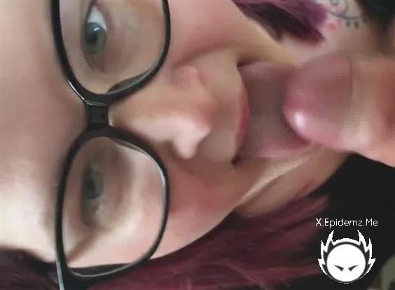 Amateurs - Cute Wife With Glasses Sucking In A Pov Clip (2020/LoveHomePorn.com/HD)