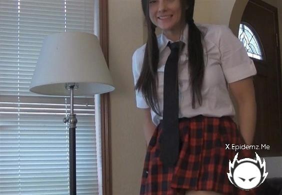 Amateurs - Schoolgirl Seduction (2020/MandyFlores.com/SD) .