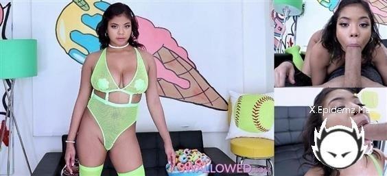 Nia Nacci - Sloppy Toppy Sweetheart Nia (2022/Swallowed.com/SD)