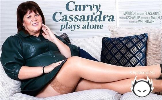 Cassandra UK - Mature Cassandra Loves Playing With Her Shaved Pussy (2022/Mature.com/FullHD)