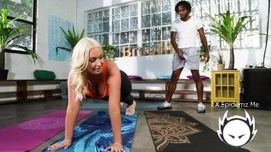 Kate Dee - Working Out Kate (2022/BrazzersExxtra.com/HD)