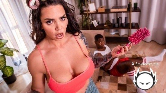 Chloe Lamour - Mom Xxx (2022/MomXXX.com/SD)