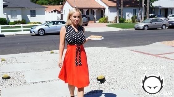 Savannah Bond - Taste Of Cherry Pie (2022/MomShoot.com/FullHD)