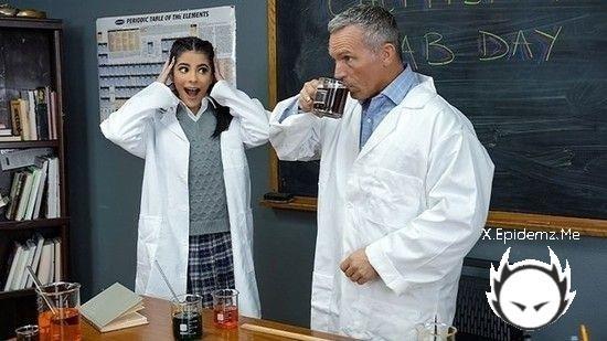 Angel Gostosa - Weird Science (2022/InnocentHigh.com/SD)