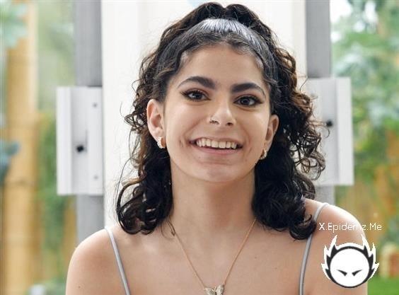Angel Gostosa - Shy And 18 Yrs Old (2022/NetVideoGirls.com/HD)