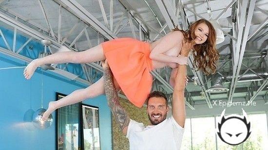 Mazy Myers - Playful Mazy (2022/ExxxtraSmall.com/SD)