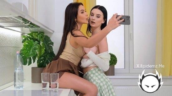 Simon Kitty, Mary Bambola - Tit-Illating Tourists (2022/RKPrime.com/SD)