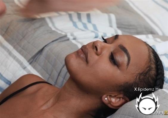 Asteria Diamond - Outgoing Call Incoming Cock (2022/BrazzersExxtra.com/FullHD)