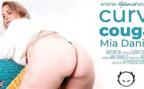 Mia Daniels - Curvy Cougar Mia Daniels Loves Playing Alone (2022/Mature.com/FullHD)