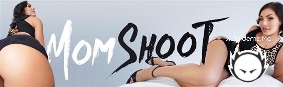 Demi Diveena - She Really Is Lonely And Horny (2022/MomShoot.com/SD)