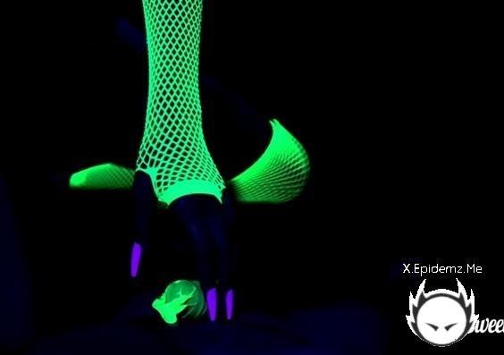 Into The - Blacklights (2022/MySweetApple.com/FullHD)