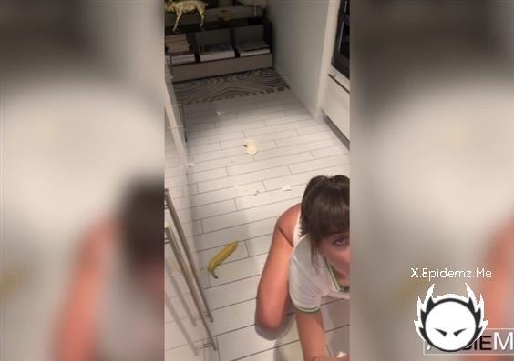 Banana Sucking - Sluts With Riley Reid (2022/AbbieMaley.com/FullHD)