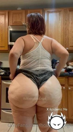 Hourglassleigh - You Know Mama Be Cookin (2020/Onlyfans.com/SD)