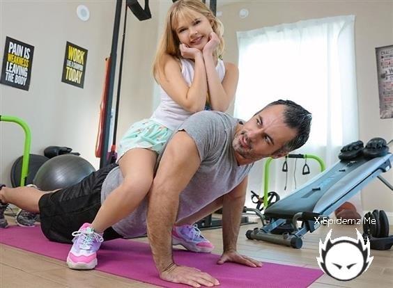 Coco Lovelock - Lifting Coco (2022/ExxxtraSmall.com/TeamSkeet.com/SD)