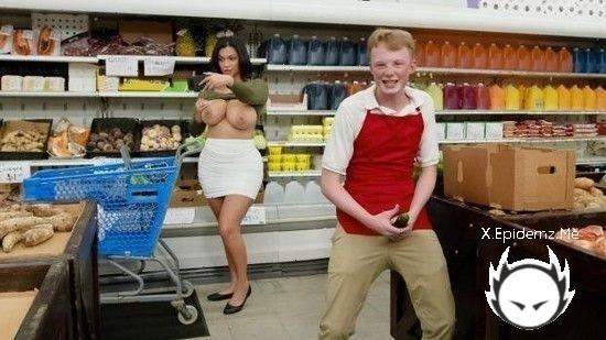 Ashlyn Peaks - Milf Gets Grocery Store Dick (2022/LilHumpers.com/HD)