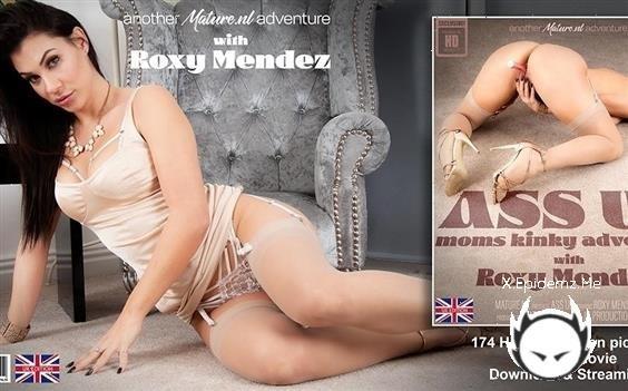 Roxy Mendez - Perfect Mom Roxy Mendez Is Masturbating With Her Toy (2022/Mature.com/FullHD)