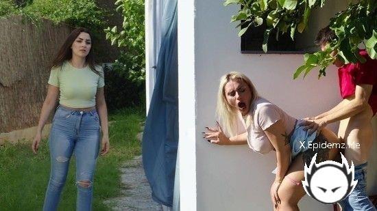 Scarlett Wild - Meet Me In The Shed (2022/SneakySex.com/SD)