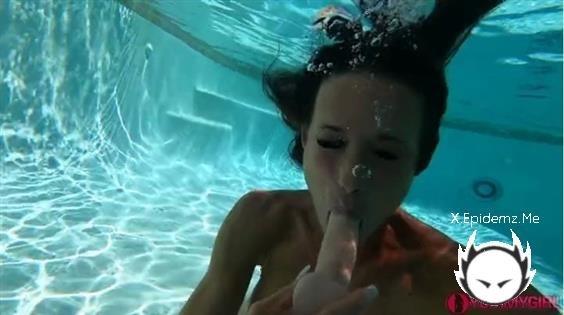 Diving For - Dildos 8 (2022/SofieMarieXXX.com/SD)