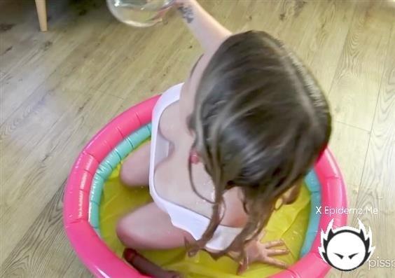 Mya Quinn - Piss Pool (2022/PissPlay.com/FullHD)