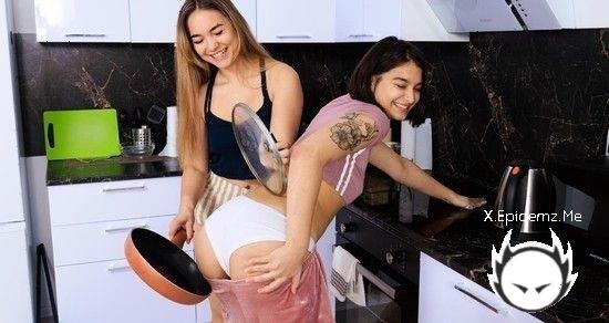 Hazel Grace, Sasha Xray - Lesbian (2022/ClubSweethearts.com/SD)