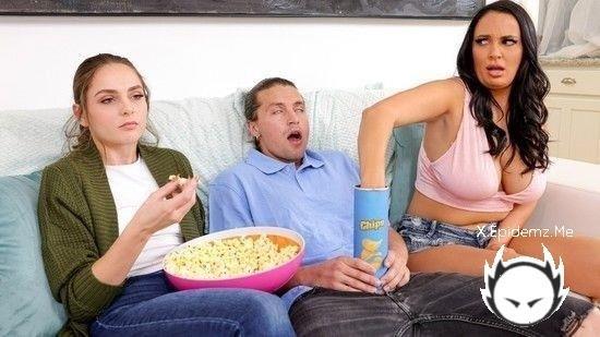 Sofi Ryan - Sneaky Mid-Movie Fuck (2022/BrazzersExxtra.com/HD)