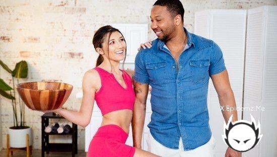 Maya Woulfe - The Novice And The Newbie (2022/NuruMassage.com/SD)