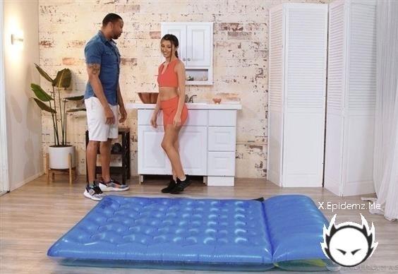 Maya Woulfe - The Novice And The Newbie (2022/NuruMassage.com/FantasyMassage.com/FullHD)