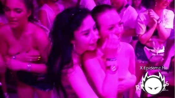 Bar Crawl - Frolics 88 (2022/RealGirlsGoneBad.com/SD)