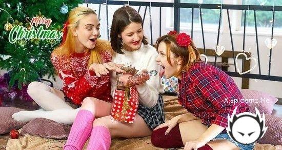 Lina Sun, Lolly Bom, Margo Von - Teese Lesbian (2022/ClubSweethearts.com/SD)