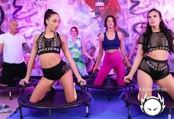 Violet Starr, Alexis Tae - Double Bubble Bouncing Butt (2023/BrazzersExxtra.com/Brazzers.com/SD)