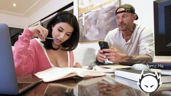 Roxie Sinner - Come Over My Parents Arent Home (2023/BigNaturals.com/SD)