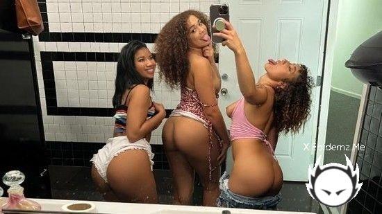 Kira Perez, Willow Ryder, Ameena Greene - We Live Together (2023/WeLiveTogether.com/SD)
