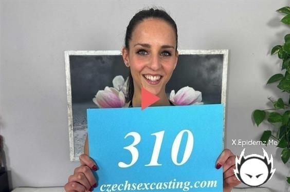 Betzz - Czech Exhibitionist Wants To Show Her Sexy Body (2023/CzechSexCasting.com/Porncz.com/FullHD)