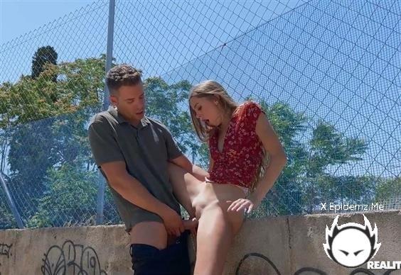 Mary Popiense - Can You Help Me Take A Picture? (2023/SneakySex.com/RealityKings.com/FullHD)