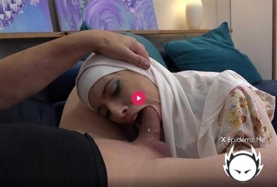 Safira Yakkuza - Hot Wife In Hijab Has A Sexy Surprise For Her Husband (2023/SexWithMuslims.com/Porncz.com/FullHD)