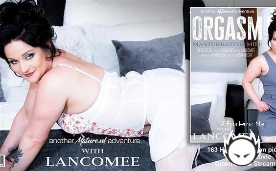 Lancomee - Lancomee Is A Shaved Milf That Loves To Play With Her Pussy In Bed Getting An Orgasm (2023/Mature.com/FullHD)