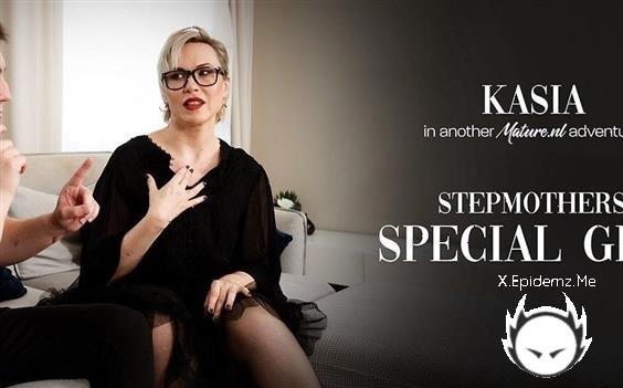 Kasia - Hot Blonde Czech Nympho Milf Kasia Has A Very Hardcore Gift For Her Strapping Stepson (2023/Mature.com/FullHD)