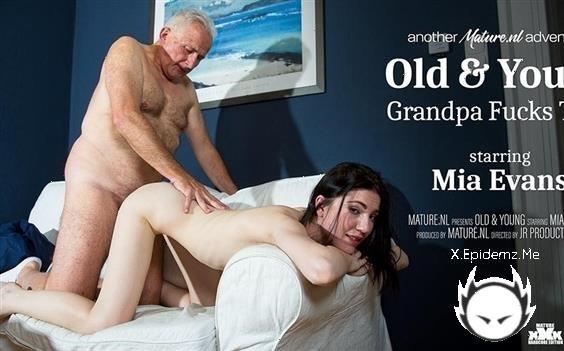 Mia Evans - 19 Year Old Girl Mia Evans Has Sex With An Old Grandpa (2023/Mature.com/FullHD)