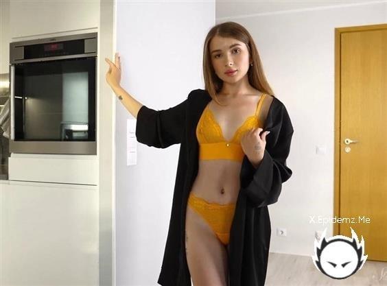 Lesja - Hot Kitchen 4K (2024/Stunning18.com/4K)
