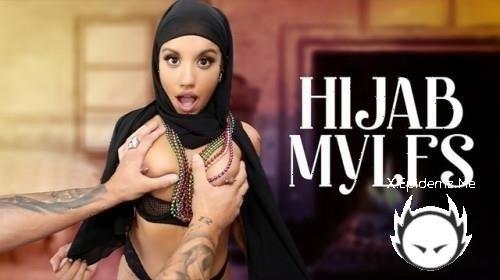 Nina White - Ninas First Mardi Gras (2024/HijabMylfs.com/MYLF.com/SD)