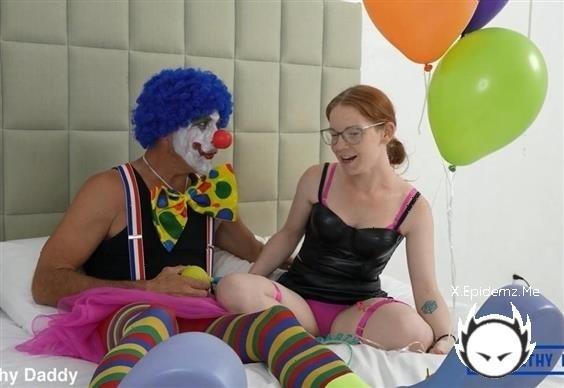 Amy Quinn - Kinko The Clown Has A Pee Party With Lil Amy (2024/PornBox.com/Myfilthydaddy.com/FullHD)