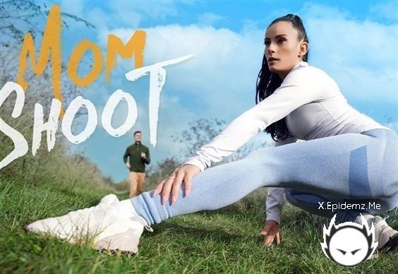 Lexi Dona - Pulling More Than Hamstrings (2024/MomShoot.com/MYLF.com/FullHD)