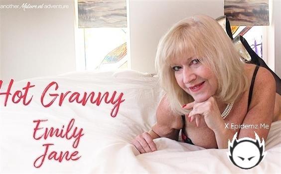 Emily Jane - Hot British Granny Emily Jane Plays With Herself In Bed (2024/Mature.com/FullHD)
