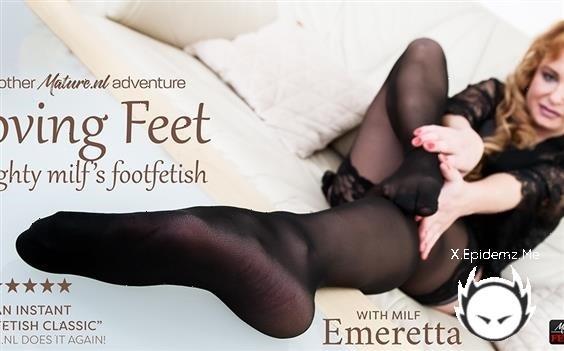 Emmereta - Czech Milf Emmereta Has A Footfetish And Gets Aroused When Playing With Her Feet (2024/Mature.com/FullHD)