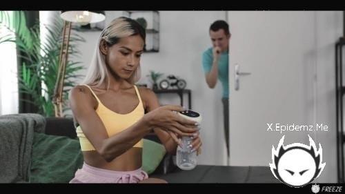 Veronica Leal - Breast Pump (2024/Freeze.com/SD)