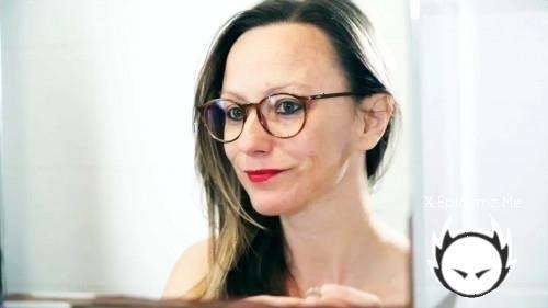 Laeti - 43 Years Old, Expert In Pleasure Of The Senses (2024/JacquieEtMichelTV.com/SD)