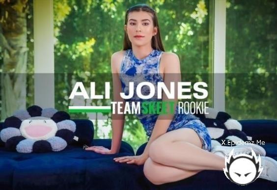 Ali Jones - Newcomer Ali Jones Loves Step-Daddy Porn And Bondage (2025/ShesNew.com/TeamSkeet.com/SD)